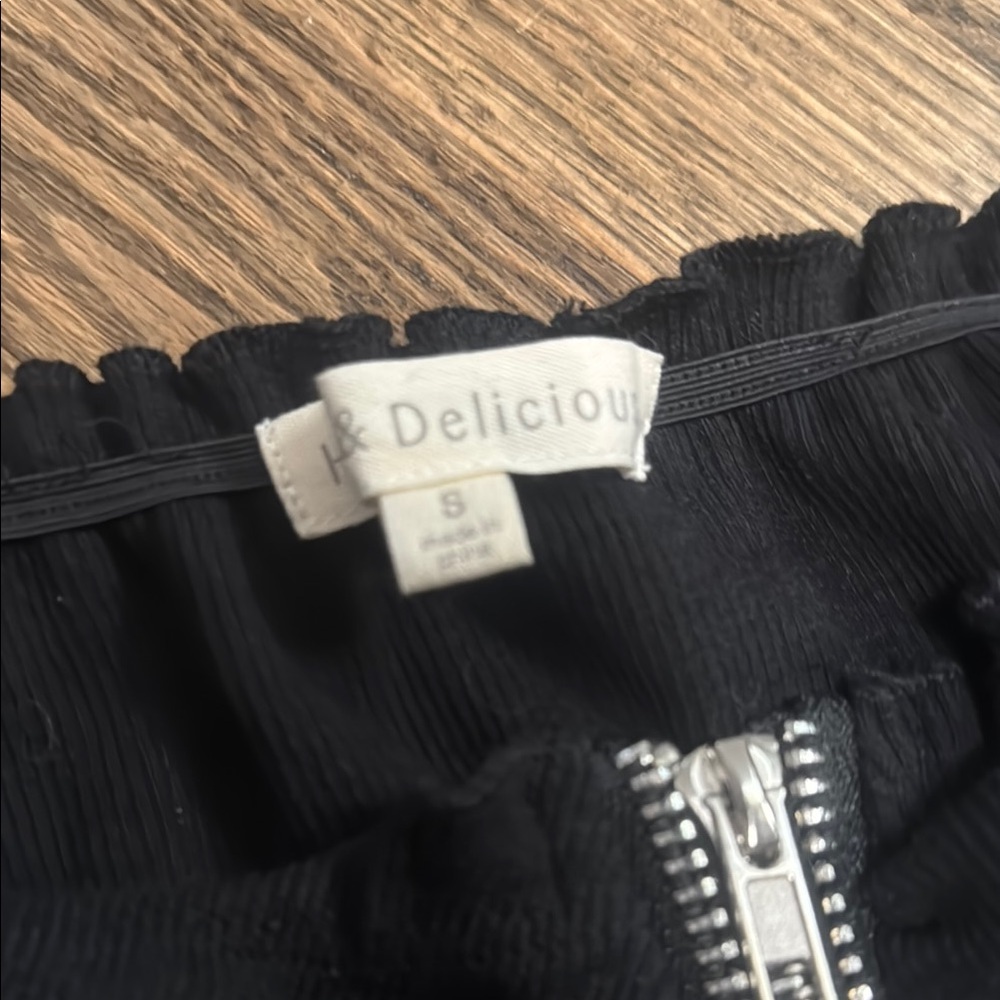 Black Two-Piece Zippered Outfit - Picture 3 of 5